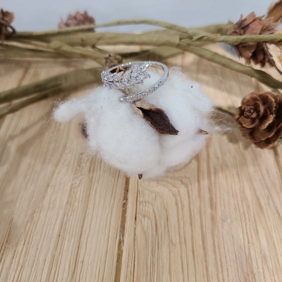 🎉🎉NEW🎉🎉SUPER CLASSY!! ADJUSTABLE CZ RING in SILVER Plating 🎉🎉 - Picture 9 of 16